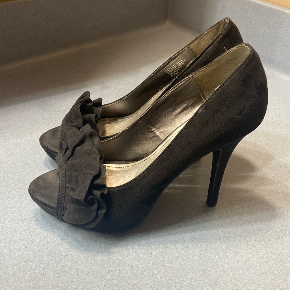 Fregalicious peep-toe heels